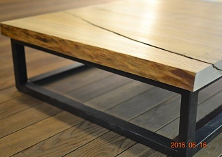 Красота природы и изящность дизайна – столы с необработанными краями